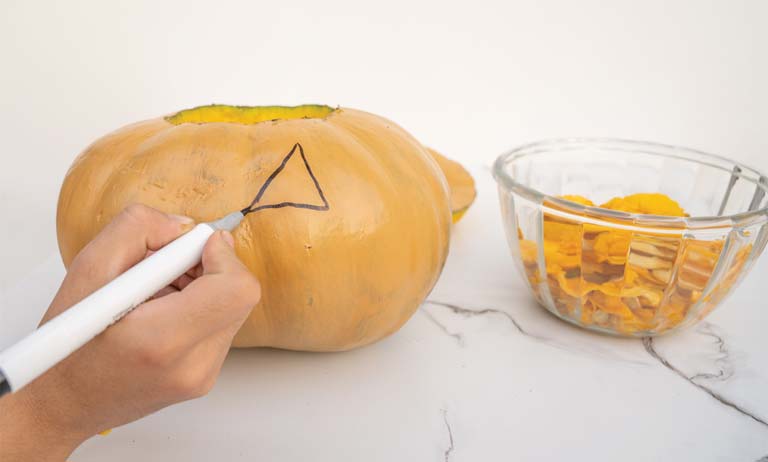 How to cut a pumpkin for Halloween